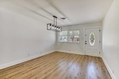 556 E 19th Street, Georgetown, TX 78626 - Photo 6