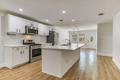556 E 19th Street, Georgetown, TX 78626 - Photo 2