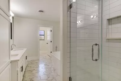 556 E 19th Street, Georgetown, TX 78626 - Photo 8