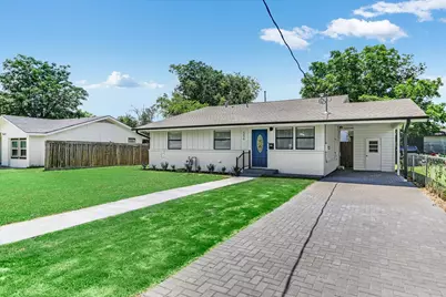 556 E 19th Street, Georgetown, TX 78626 - Photo 2
