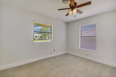 556 E 19th Street, Georgetown, TX 78626 - Photo 10