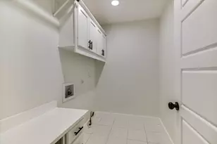 556 E 19th St, Georgetown, TX 78626 - Photo 14