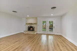 556 E 19th St, Georgetown, TX 78626 - Photo 4