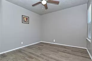 8905 Pineridge Dr, Austin, TX 78729 - Photo 12