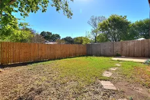 8905 Pineridge Dr, Austin, TX 78729 - Photo 14