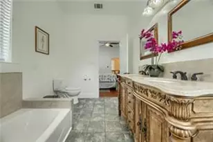 911 E 2nd St, Austin, TX 78702 - Photo 22