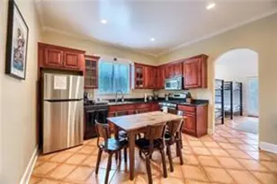 911 E 2nd St, Austin, TX 78702 - Photo 10