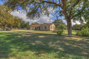 800 N Bishop St, San Marcos, TX 78666 - Photo 28