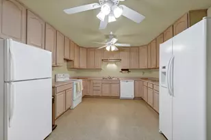 800 N Bishop St, San Marcos, TX 78666 - Photo 8