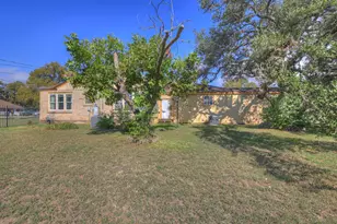 800 N Bishop St, San Marcos, TX 78666 - Photo 18
