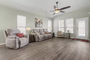 108 Finley St, Hutto, TX 78634 - Photo 18