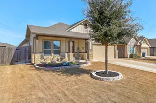 108 Finley St, Hutto, TX 78634 - Photo 2