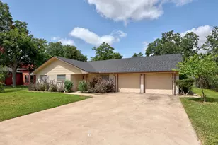 2305 Lathan Ln, Taylor, TX 76574 - Photo 2