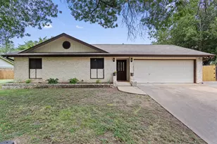 703 Parkway St, Georgetown, TX 78628 - Photo 2