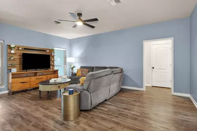 1906 Round Table, New Braunfels, TX 78130 - Photo 6