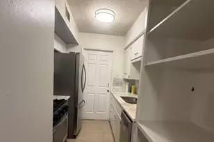 803 W 28th St, Austin, TX 78705 - Photo 8
