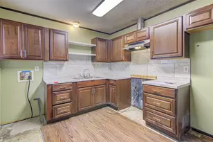 6006 Palm Cir, Austin, TX 78741 - Photo 8