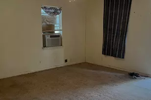 706 W Live Oak St, Lockhart, TX 78644 - Photo 10