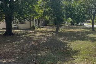 706 W Live Oak St, Lockhart, TX 78644 - Photo 8