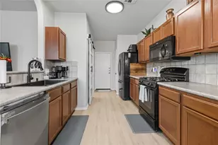 381 Bloomsbury Dr, Kyle, TX 78640 - Photo 10