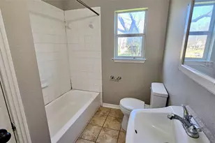 919 W 6th St, Taylor, TX 76574 - Photo 10