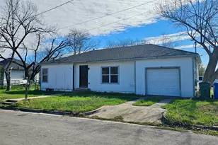 919 W 6th St, Taylor, TX 76574 - Photo 2