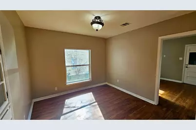 919 W 6th Street, Taylor, TX 76574 - Photo 6