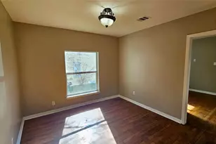 919 W 6th St, Taylor, TX 76574 - Photo 6