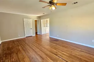 919 W 6th St, Taylor, TX 76574 - Photo 4