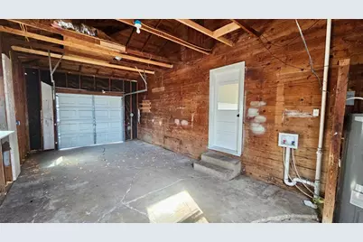 919 W 6th Street, Taylor, TX 76574 - Photo 12