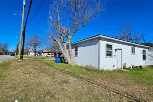 919 W 6th St, Taylor, TX 76574 - Photo 16