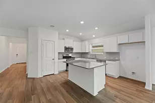 443 Sebring Cir, Hutto, TX 78634 - Photo 10