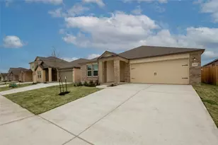 443 Sebring Cir, Hutto, TX 78634 - Photo 2