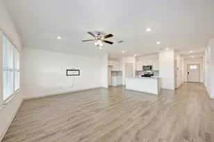 1002 Austin Bayou Dr, Hutto, TX 78634 - Photo 16