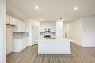 1002 Austin Bayou Dr, Hutto, TX 78634 - Photo 10