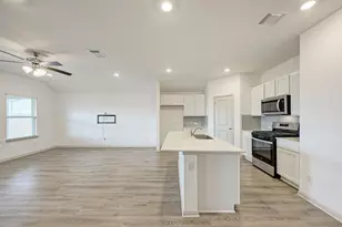 1002 Austin Bayou Dr, Hutto, TX 78634 - Photo 8