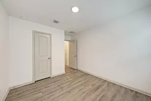 1002 Austin Bayou Dr, Hutto, TX 78634 - Photo 32