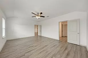 1002 Austin Bayou Dr, Hutto, TX 78634 - Photo 22