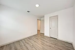 1002 Austin Bayou Dr, Hutto, TX 78634 - Photo 30