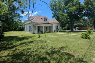 1319 Grace St, Taylor, TX 76574 - Photo 4