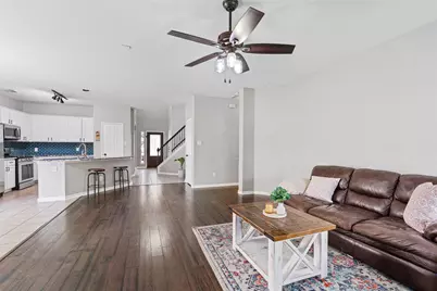 1712 Lynnville Trail, Austin, TX 78727 - Photo 4