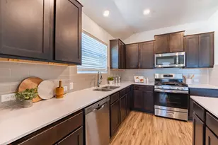 322 Arnage Dr, Hutto, TX 78634 - Photo 10