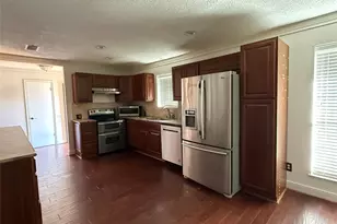 214 Meadowlakes Dr, Meadowlakes, TX 78654 - Photo 2
