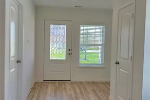 133 Captain Dooley Ln, Jarrell, TX 76537 - Photo 2