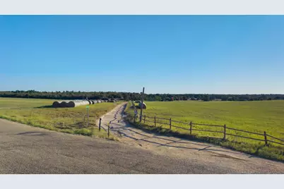 245 Country Lane, McDade, TX 78650 - Photo 32