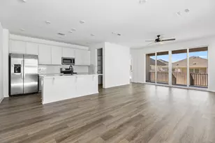 612 Seabiscuit Dr, Jarrell, TX 76537 - Photo 10