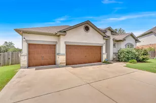418 Quartz Dr, Dripping Springs, TX 78620 - Photo 2
