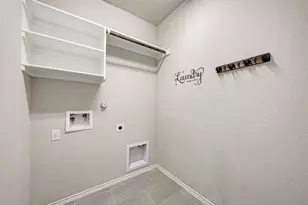 136 Finley St, Hutto, TX 78634 - Photo 36