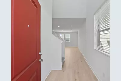 105 Green Berets Bend, Jarrell, TX 76537 - Photo 4