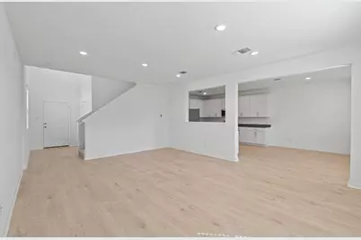 105 Green Berets Bend, Jarrell, TX 76537 - Photo 6